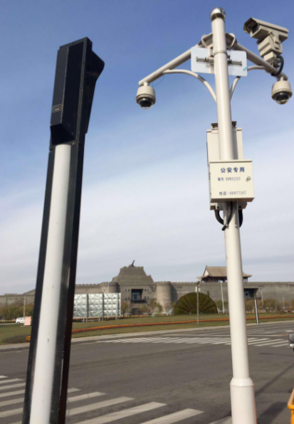 雪（xuě）亮道路監控杆件